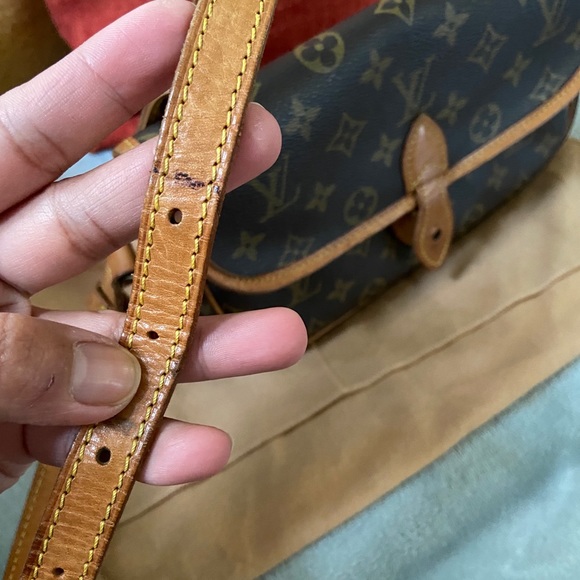 Louis Vuitton - Picture 5 of 15